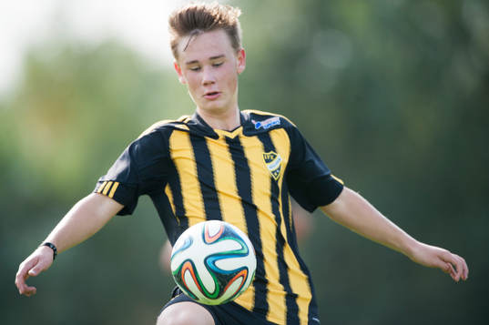 IFK Hässleholms Theo Ekström i matchen i