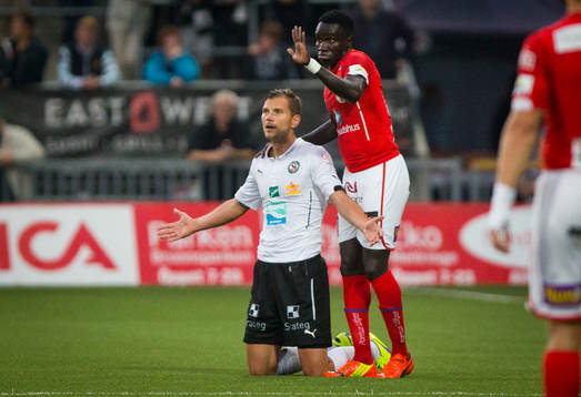 Örebros Robert Åhman Persson och Kalmars Papa Alioune