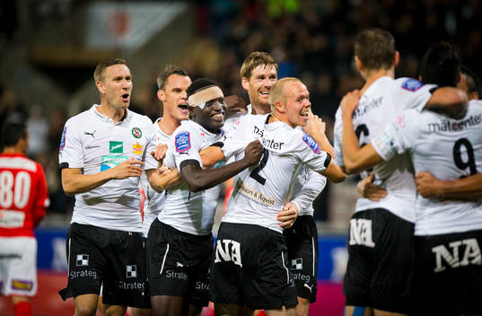 Örebros gör 1-0 genom Patrik Haginge och Alhassan Kamara,