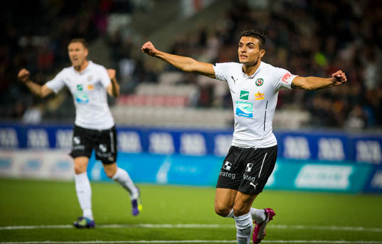 Örebros gör 1-0 genom Patrik Haginge och på bilden