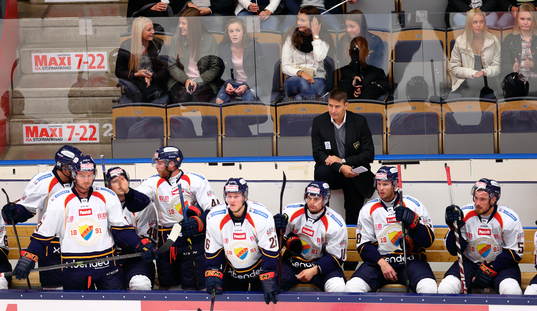 Djurgårdens tränare Hans Särkijärvi i båset