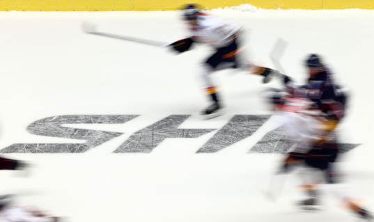Spelare förbi SHL-logo