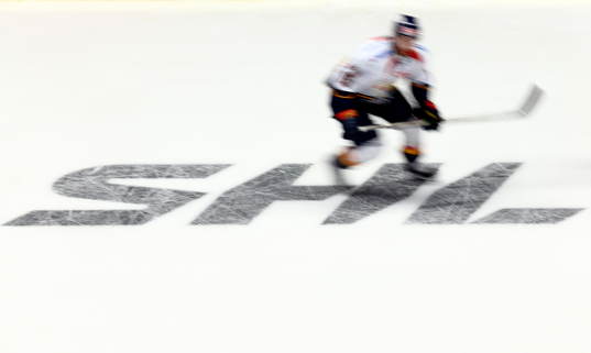 Spelare förbi SHL-logo