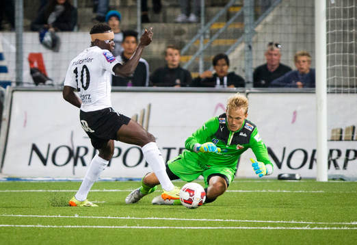 Kalmars målvakt Ole Söderberg kapar Örebros Alhassan