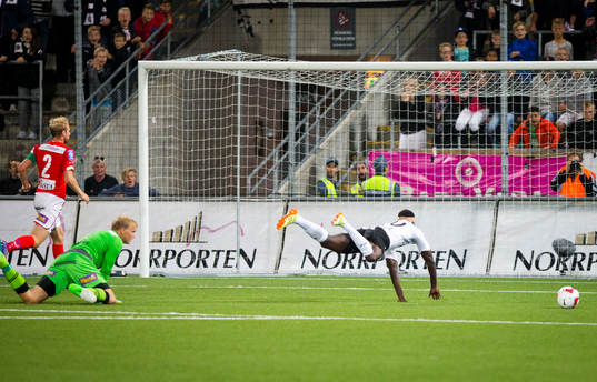 Kalmars målvakt Ole Söderberg kapar Örebros Alhassan