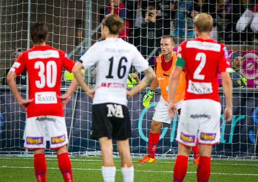 Kalmars målvakt Ole Söderberg får rött kort och Kalmars