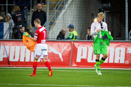 Kalmars målvakt Ole Söderberg får rött kort och Kalmars