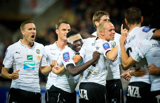 Örebros gör 1-0 genom Patrik Haginge och på bilden