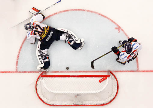 Mål 2-1 av Linköpings Sebastian Karlsson (utanför bild)