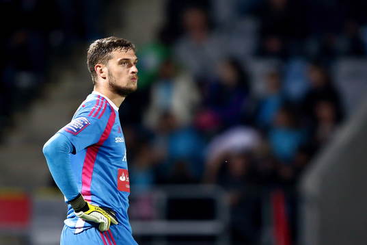 Brommapojkarnas målvakt Davor Blazevic deppar