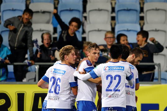 Norrköping jublar framför Norrköpings unga supportrar