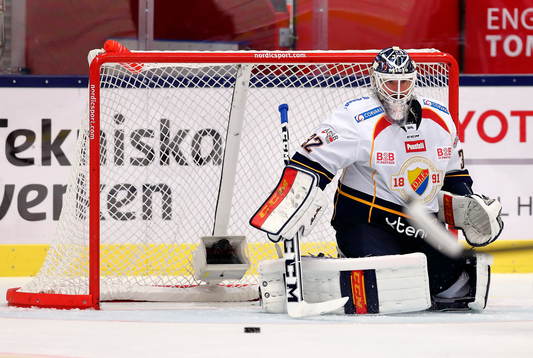 Räddning av Djurgårdens målvakt Mikael Tellqvist