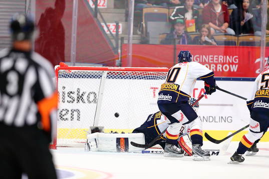 Mål 2-1 av Linköpings Sebastian Karlsson (utanför bild)