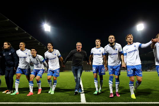 Norrköping med tränare Jan Andersson i mitten jublar och