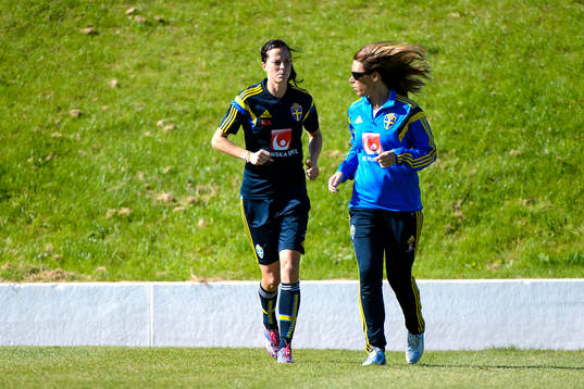 Lotta Schelin tränar med sjukgymnast Karin Schröder
