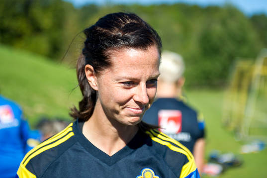 Lotta Schelin blir intervjuad
