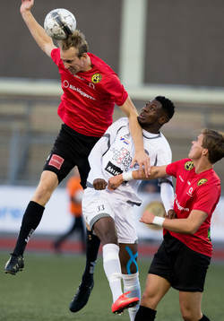 Simon Henningsson från LB07 och Dennis Antwi från