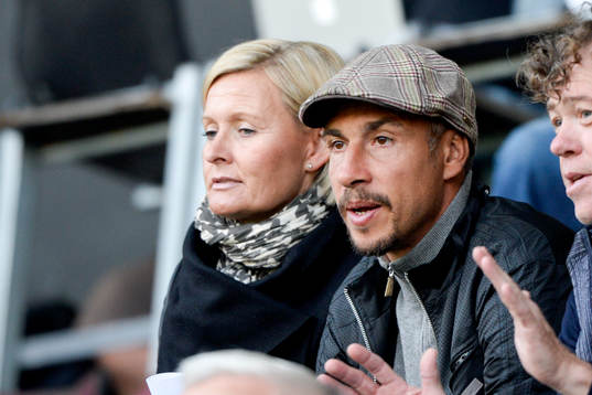 Falkenbergs tränare Henrik Larsson på läktaren