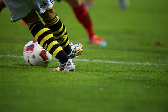 Fotboll och fotbollsskor i matchen i allsvenskan mellan