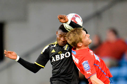 s Ibrahim Moro och Helsingborgs Johan Mårtensson