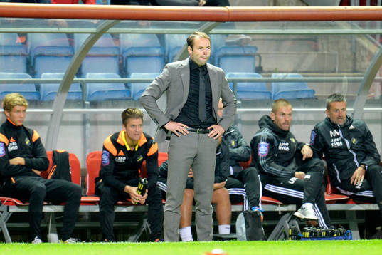 s tränare Andreas Alm deppar
