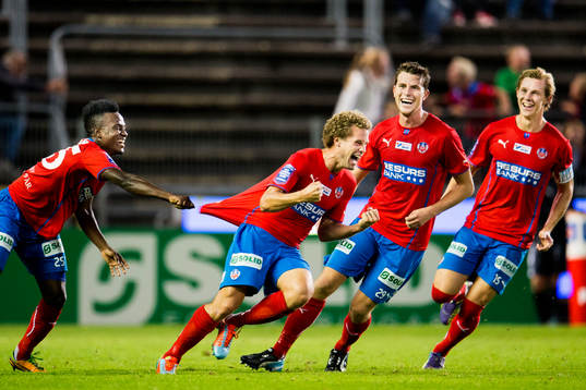 Helsingborgs David Accam (tv) som gjorde 2-0 och 3-0 målet