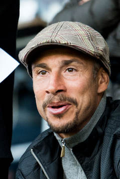 Falkenbergs tränare Henrik Larsson och pappa till