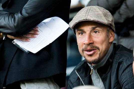 Falkenbergs tränare Henrik Larsson och pappa till
