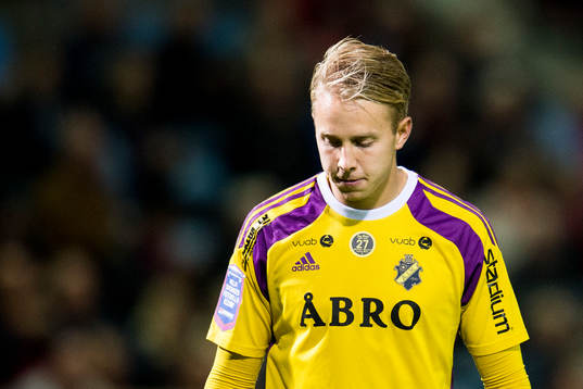 s målvakt Patrik Carlgren deppar