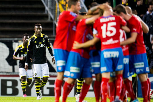 s Ibrahim Moro deppar och Helsingborgs spelare jublar