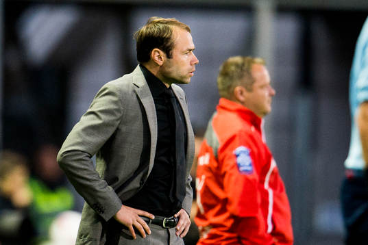 s tränare Andreas Alm, och i bakgrunden Helsingborgs