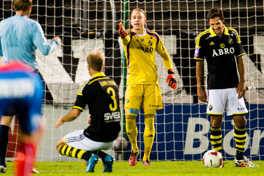 s Per Karlsson, målvakt Patrik Carlgren och Celso Borges