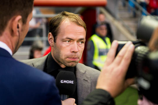 s tränare Andreas Alm blir intervjuad av Cmore