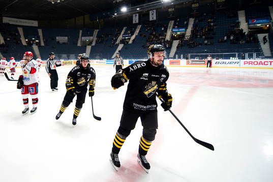 s Daniel Olsson Trkulja jublar
