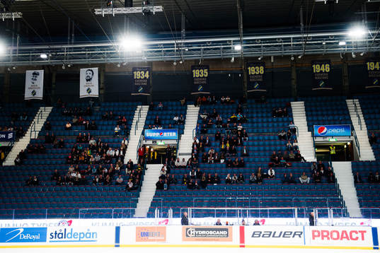 Glest på läktarna på Hovet