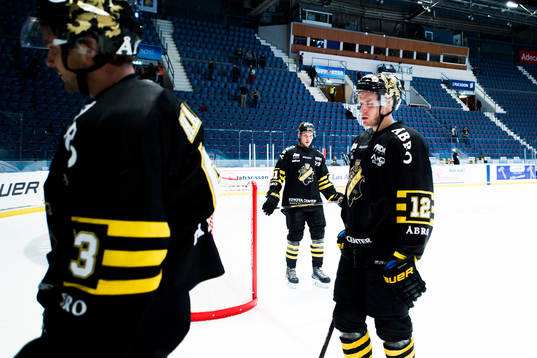 s Fredrik Hynning deppar när han åker av isen