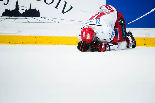 Almtunas Linus Rotbakken ligger ner