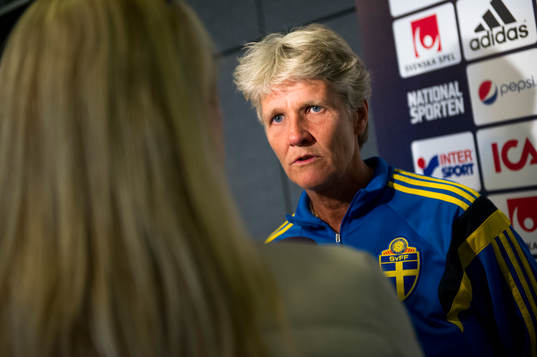 Förbundskapten Pia Sundhage blir intervjuad av SVT