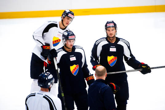 Djurgårdens Andreas Englund (längst bak), David Rundqvist