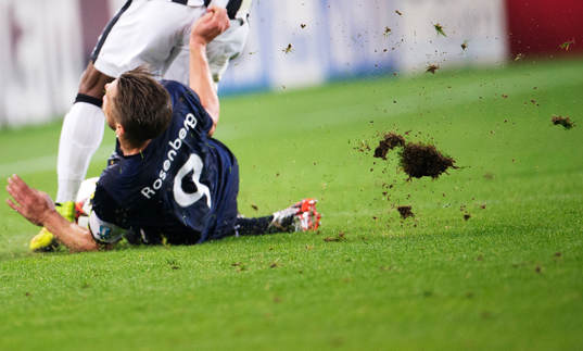 s Markus Rosenberg tacklar Juventus Patrice Evra