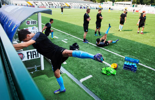 Spelare i Malmö FF värmer upp
