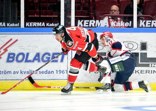 Malmö Redhawks Nils Bergström och Södertäljes Jonas