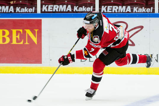 Malmö Redhawks Tobias Ericsson testar skott