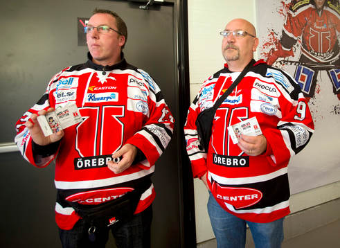 Lottförsäljning innan ishockeymatchen i SHL mellan