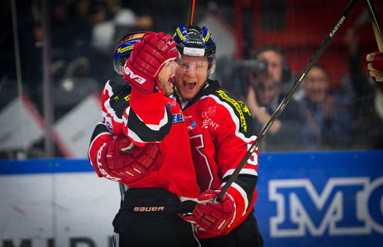 Örebros Johan Motin gör 1-1 och jublar