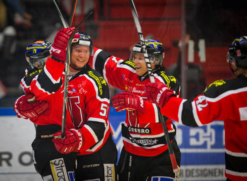 Örebros Johan Motin gör 1-1 och jublar