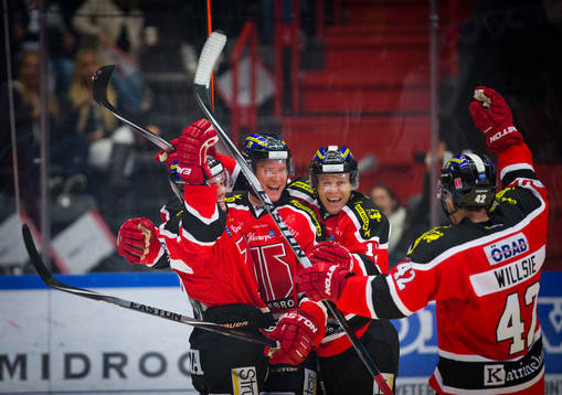 Örebros Johan Motin gör 1-1 och jublar med Brian Willsie