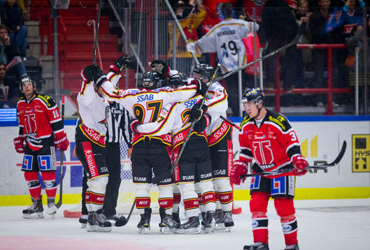 Luleås Kristian Näkyvä gör 1-2 och jublar med Per Ledin