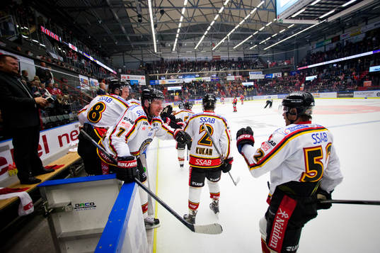 Luleås Dean Kukan gör 1-3 i öppet mål jublar med Jan