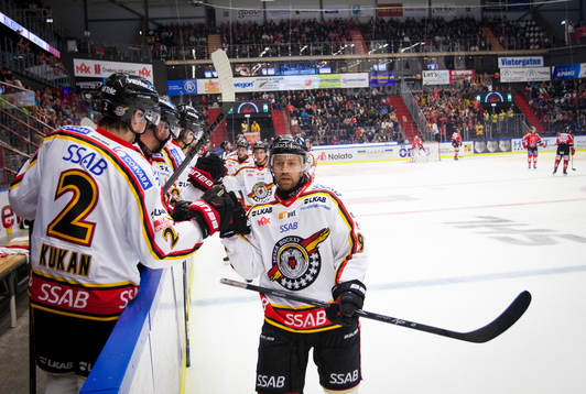 Luleås Kristian Näkyvä gör 1-2 och på bilden jublar